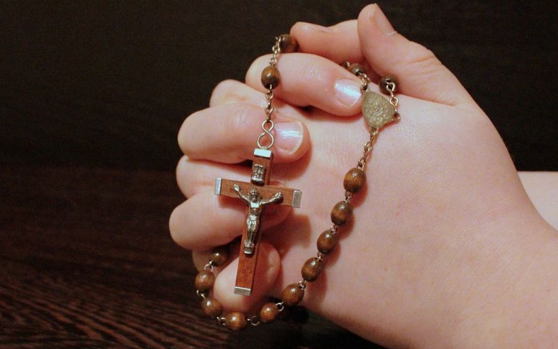Lee más sobre el artículo El rosario: Explicación para niños
