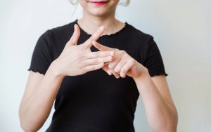 Lee más sobre el artículo El lenguaje de signos: Explicación para niños