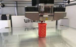 Lee más sobre el artículo ¿Qué son las impresoras 3D y cómo funcionan? – Explicación para niños