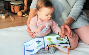 Lee más sobre el artículo Los mejores juguetes para bebés para estimular los sentidos: Tacto, oído y vista