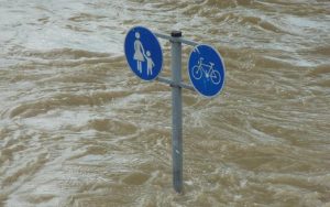 Lee más sobre el artículo ¿Qué es una inundación y qué debemos hacer si ocurre?