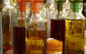 Lee más sobre el artículo ¿Qué es el vinagre de vino explicado para niños? Origen, sabor y usos
